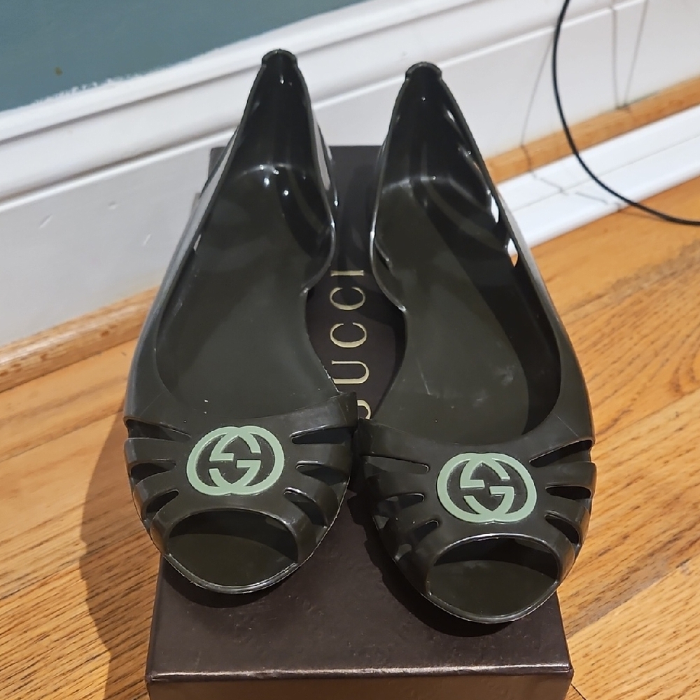 Gucci Women's Black Peep-Toe Flats